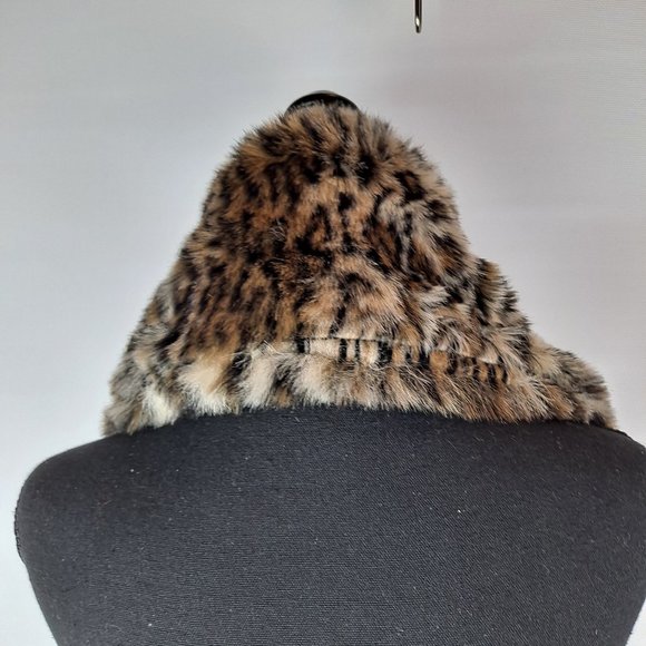 Faux Leopard Scarf - Picture 4 of 6